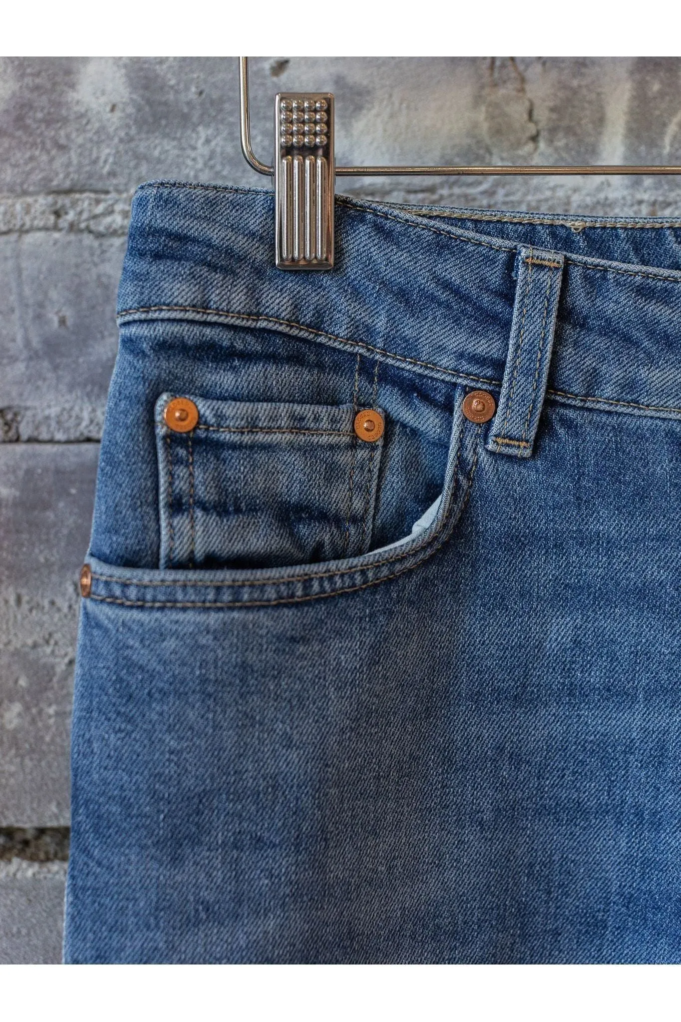 Milo Comfort Stretch Distress Jean - Mid Blue