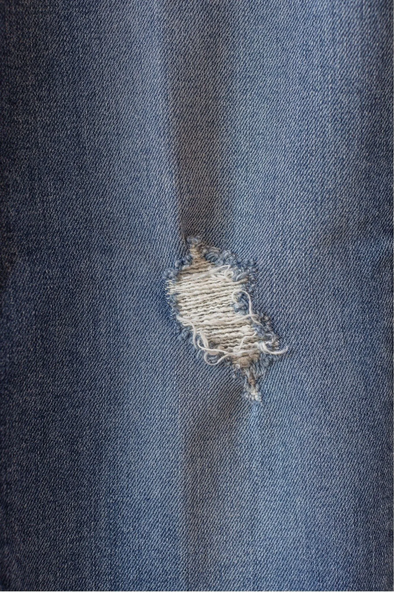 Milo Comfort Stretch Distress Jean - Mid Blue