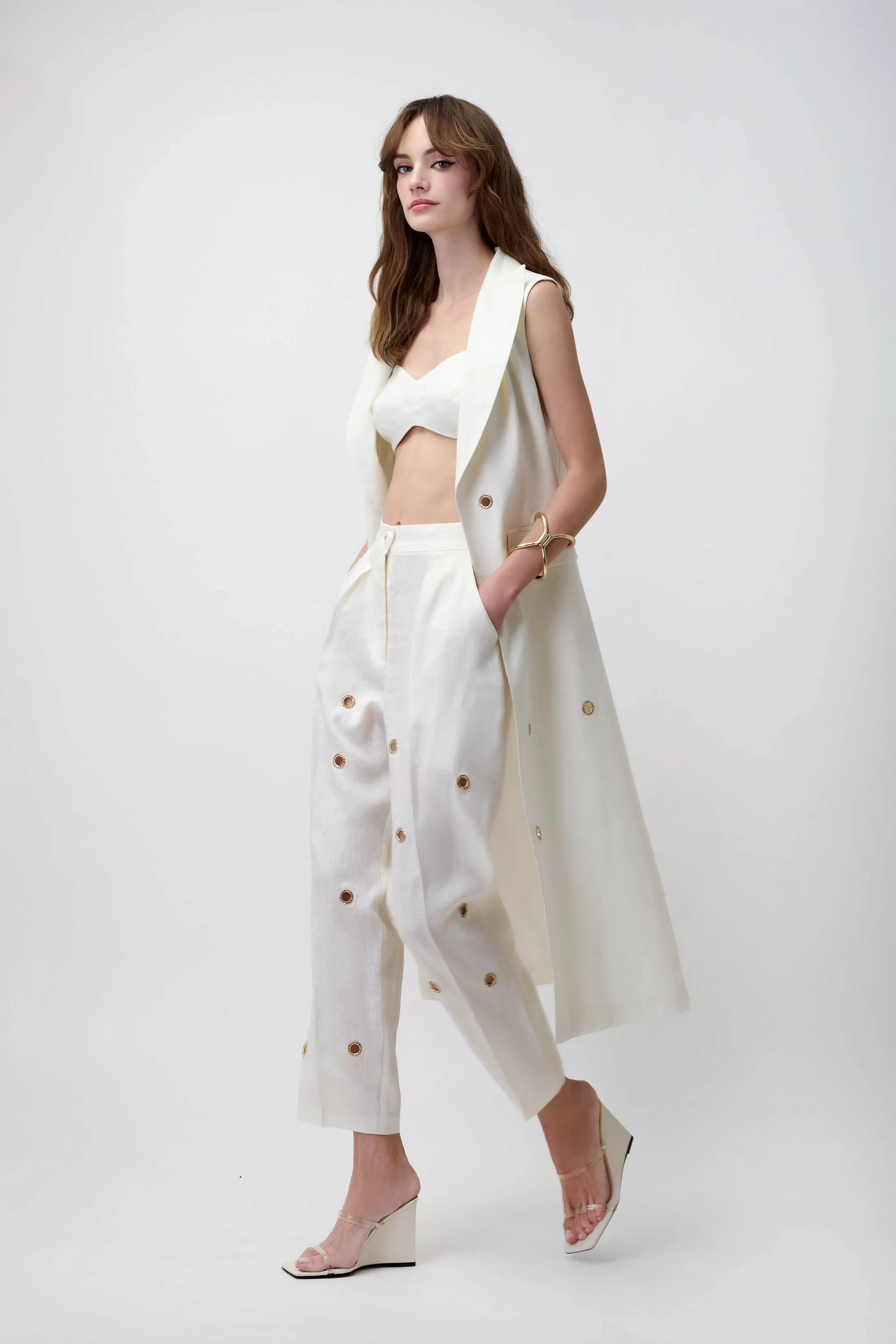 Vest in Linen with Gold Rings